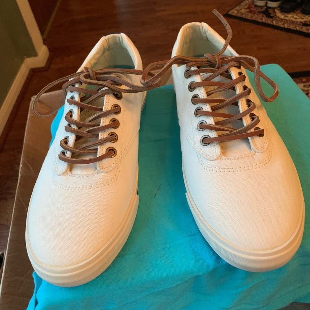 Mens 9 Seavees shoes